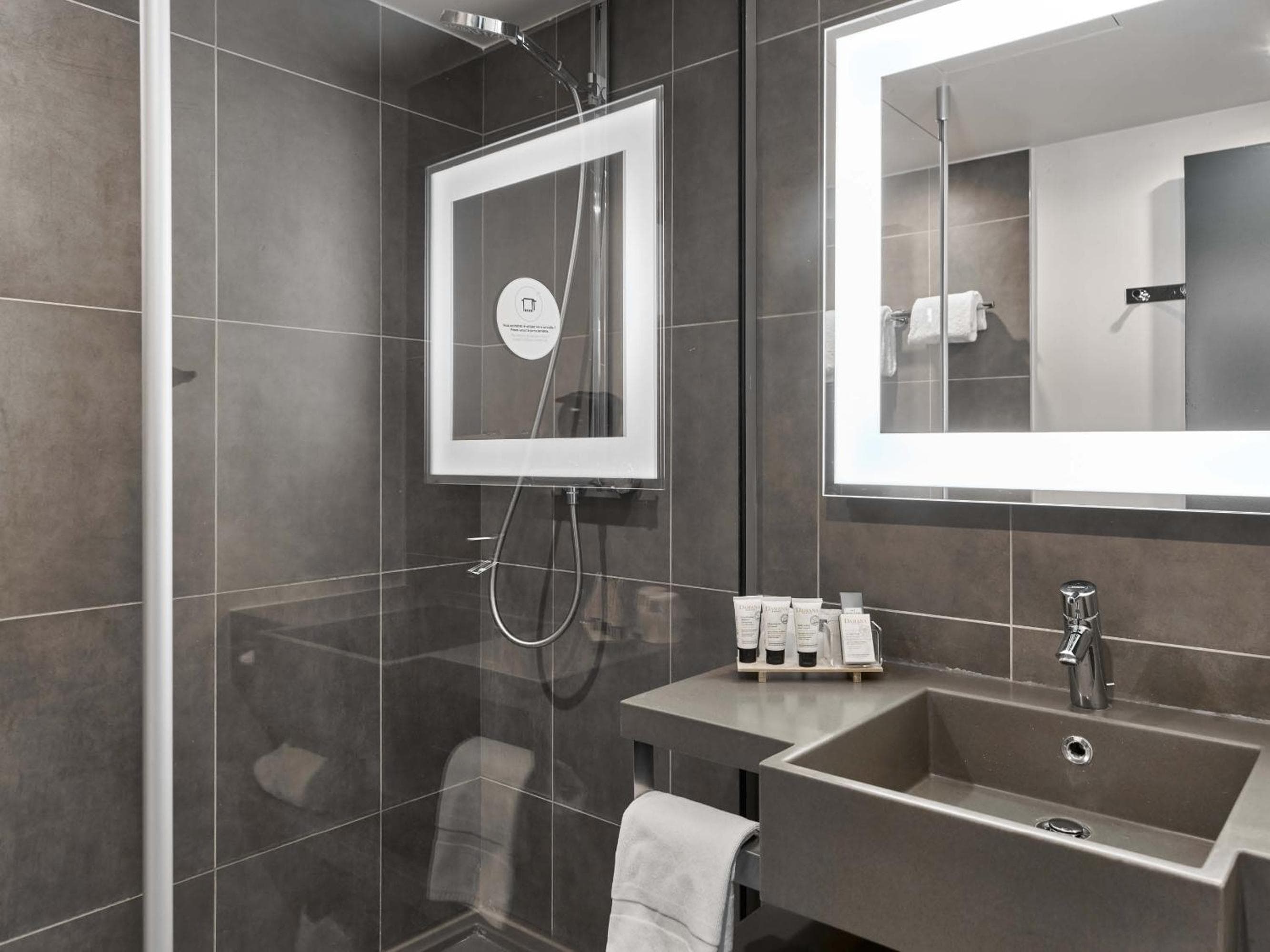 B&B Hôtel Cergy Port