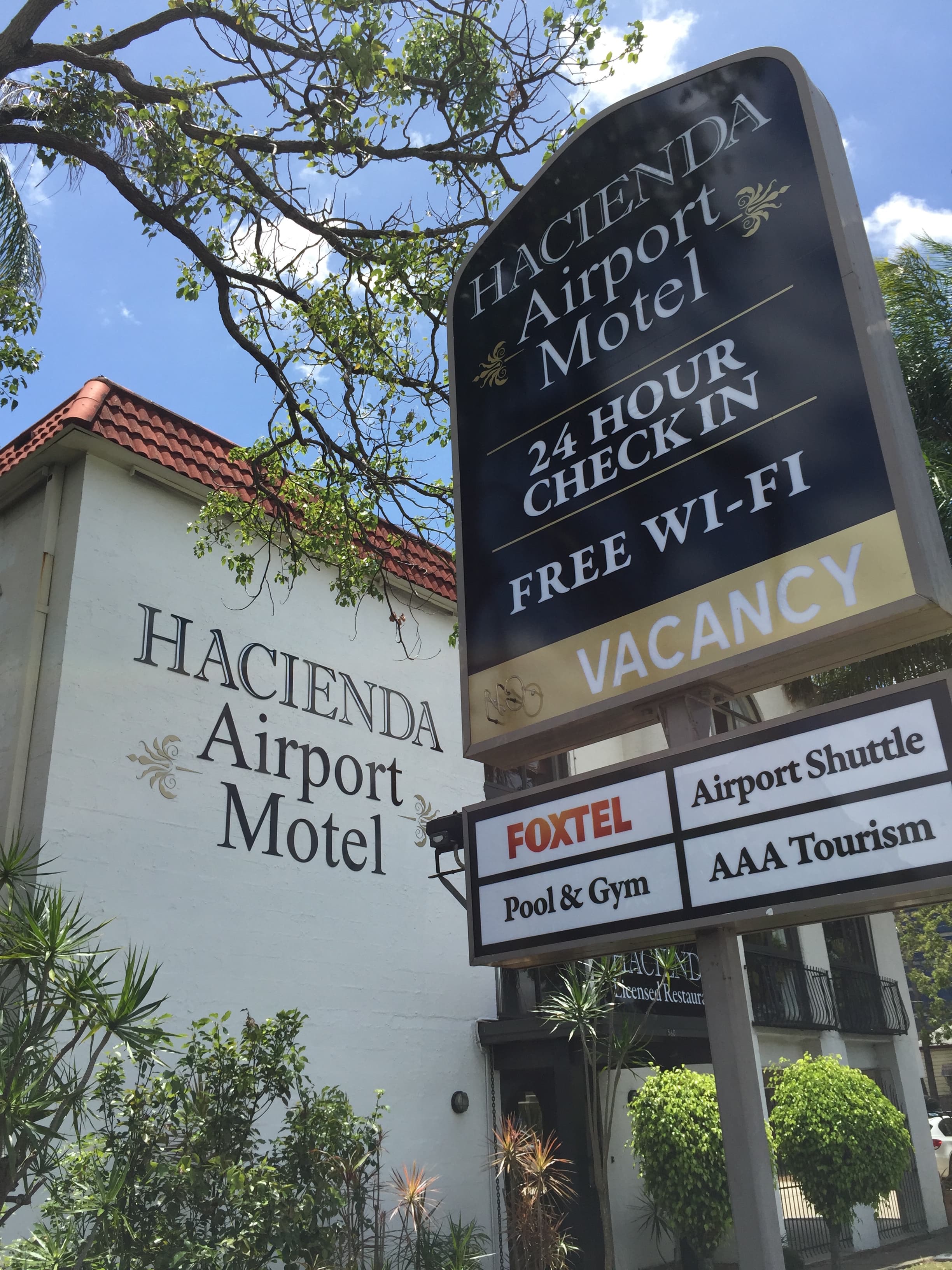 Airport Hacienda Motel