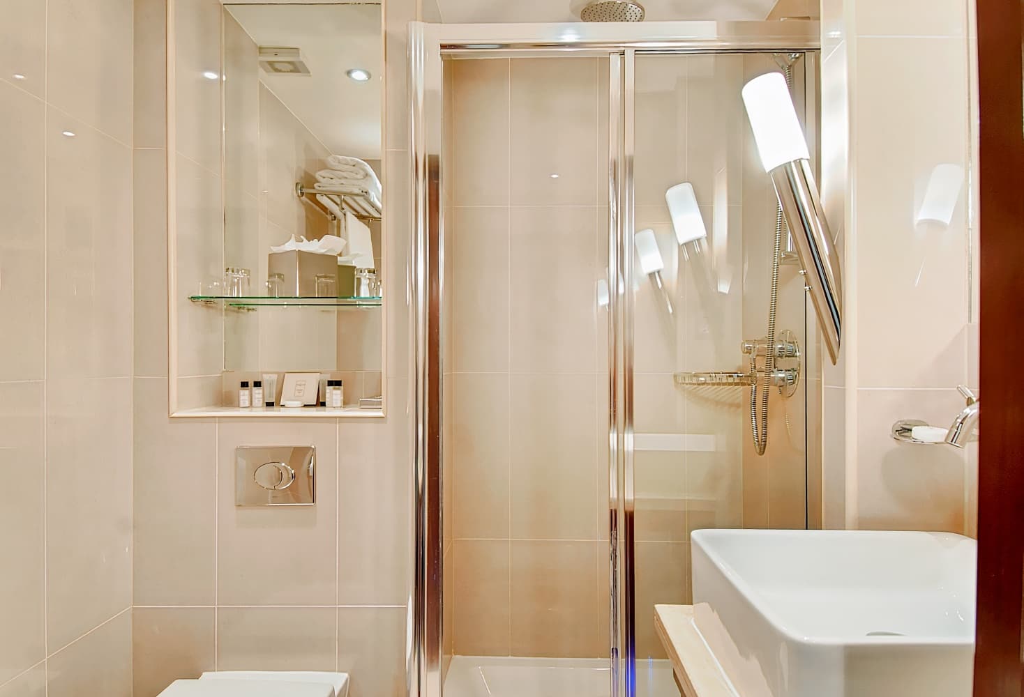 Shaftesbury Hyde Park International