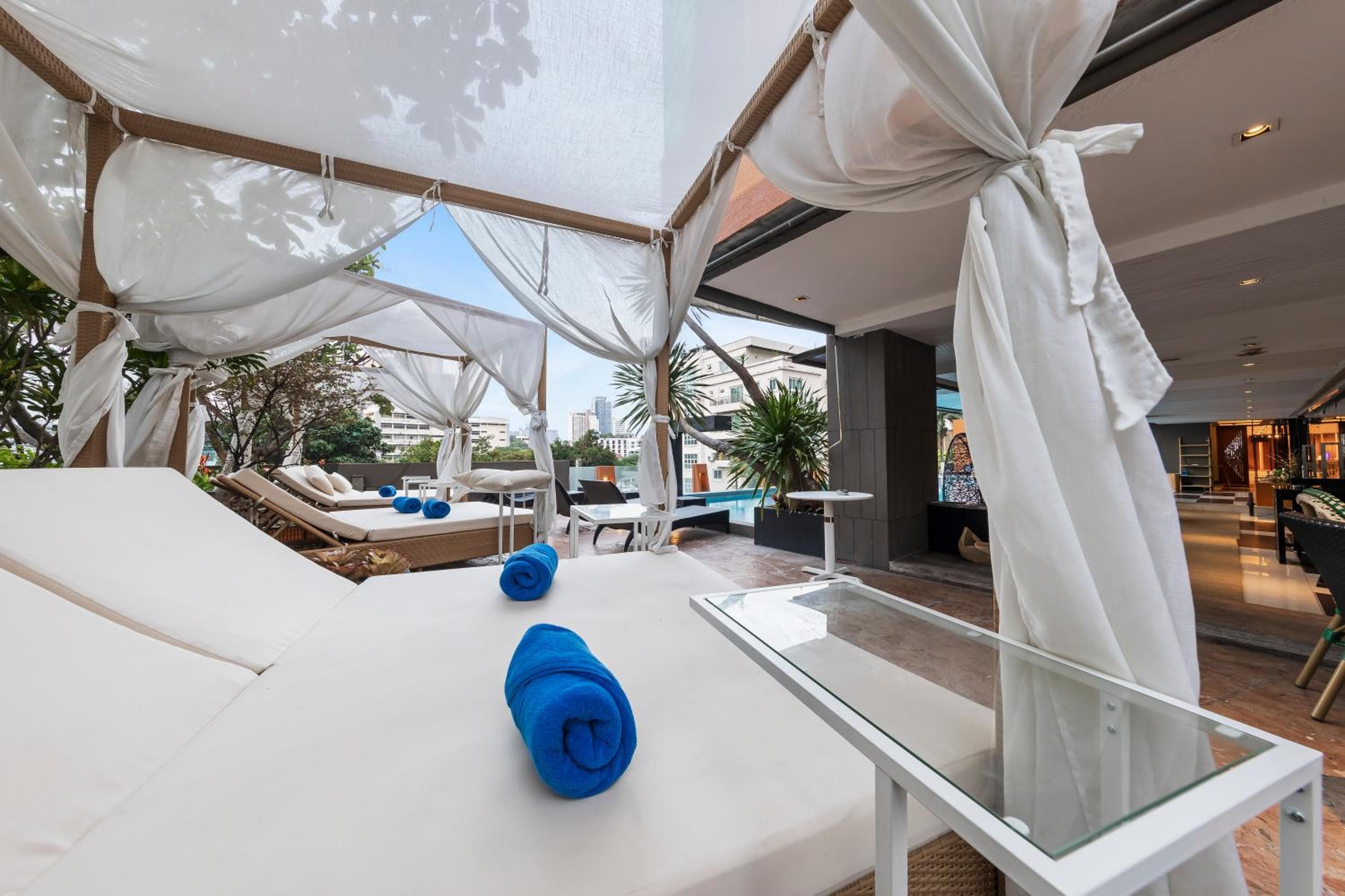 Golden Tulip Mandison Suites