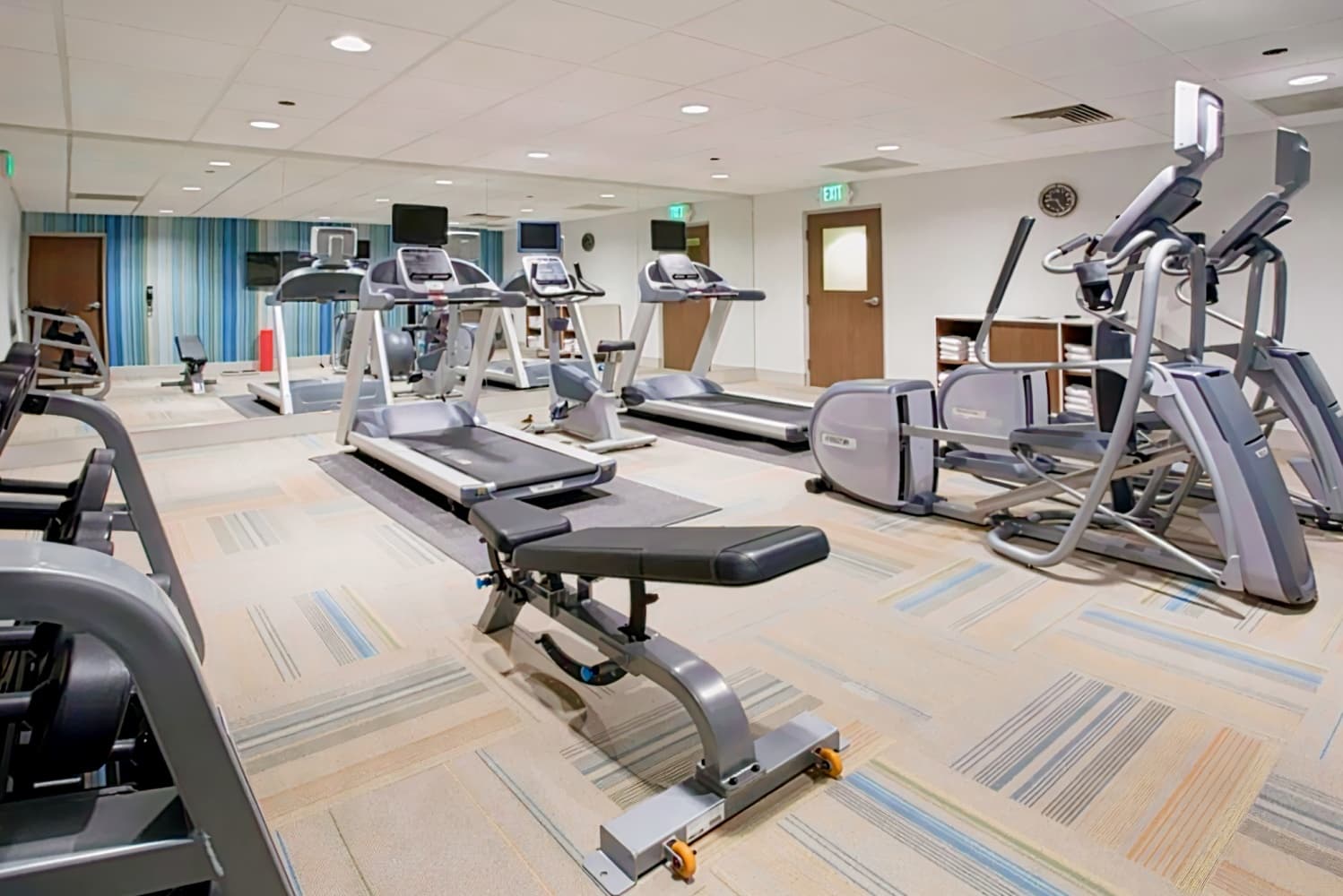 Holiday Inn Express & Suites - Aurora