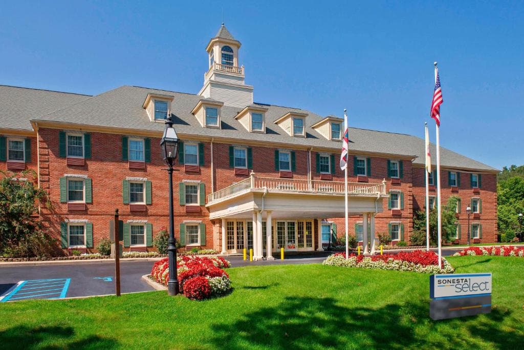 Sonesta Select Tinton Falls Eatontown