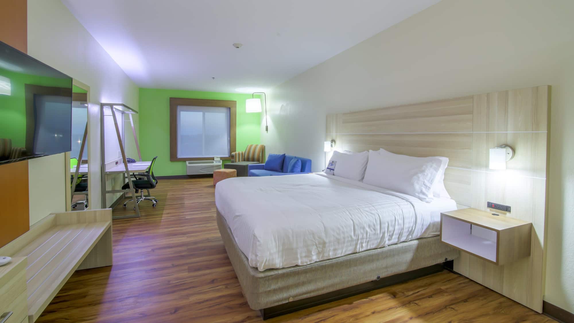 Holiday Inn Express & Suites Raymondville, an IHG Hotel