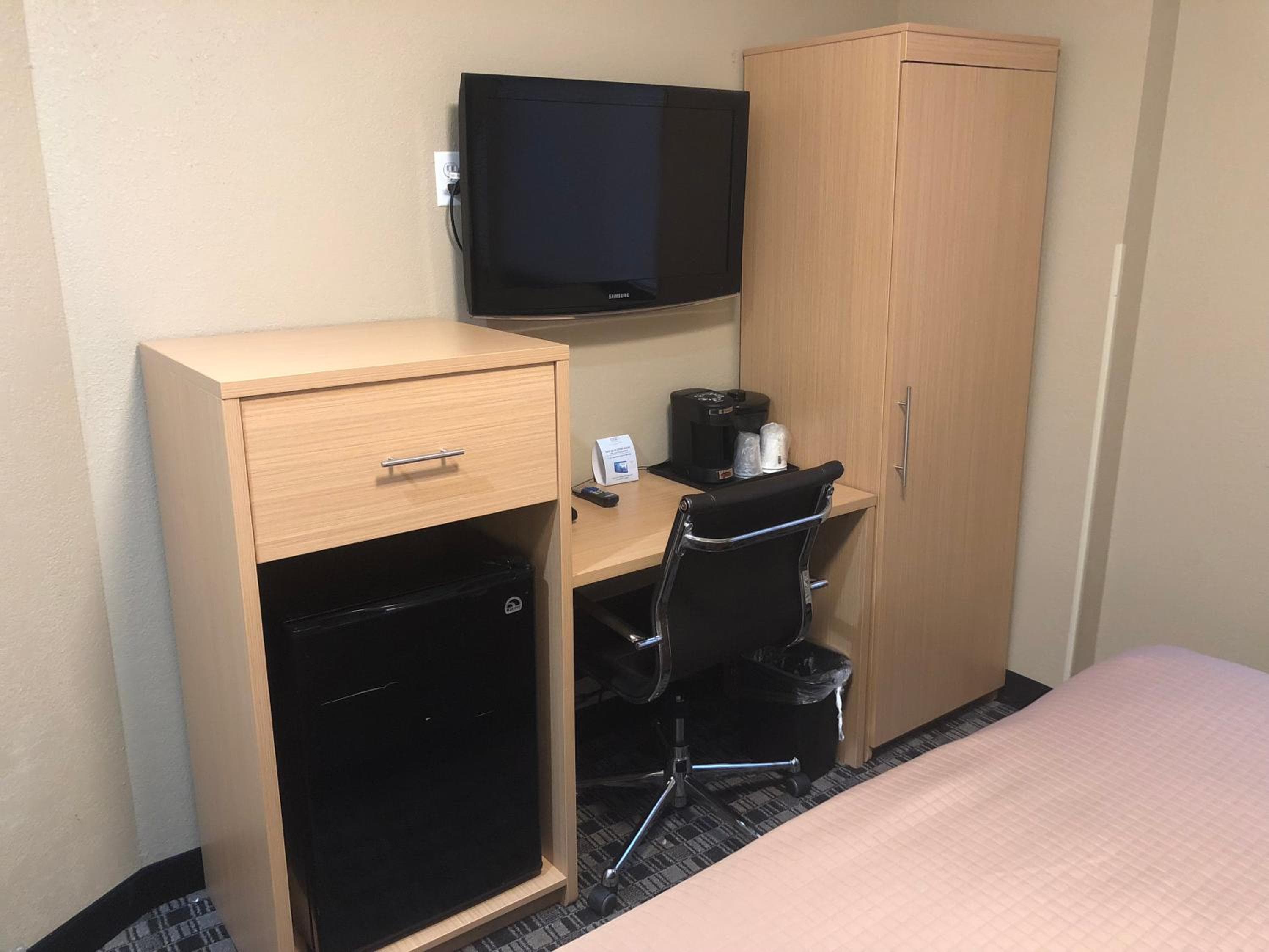 Days Inn by Wyndham Brooklyn Borough Park