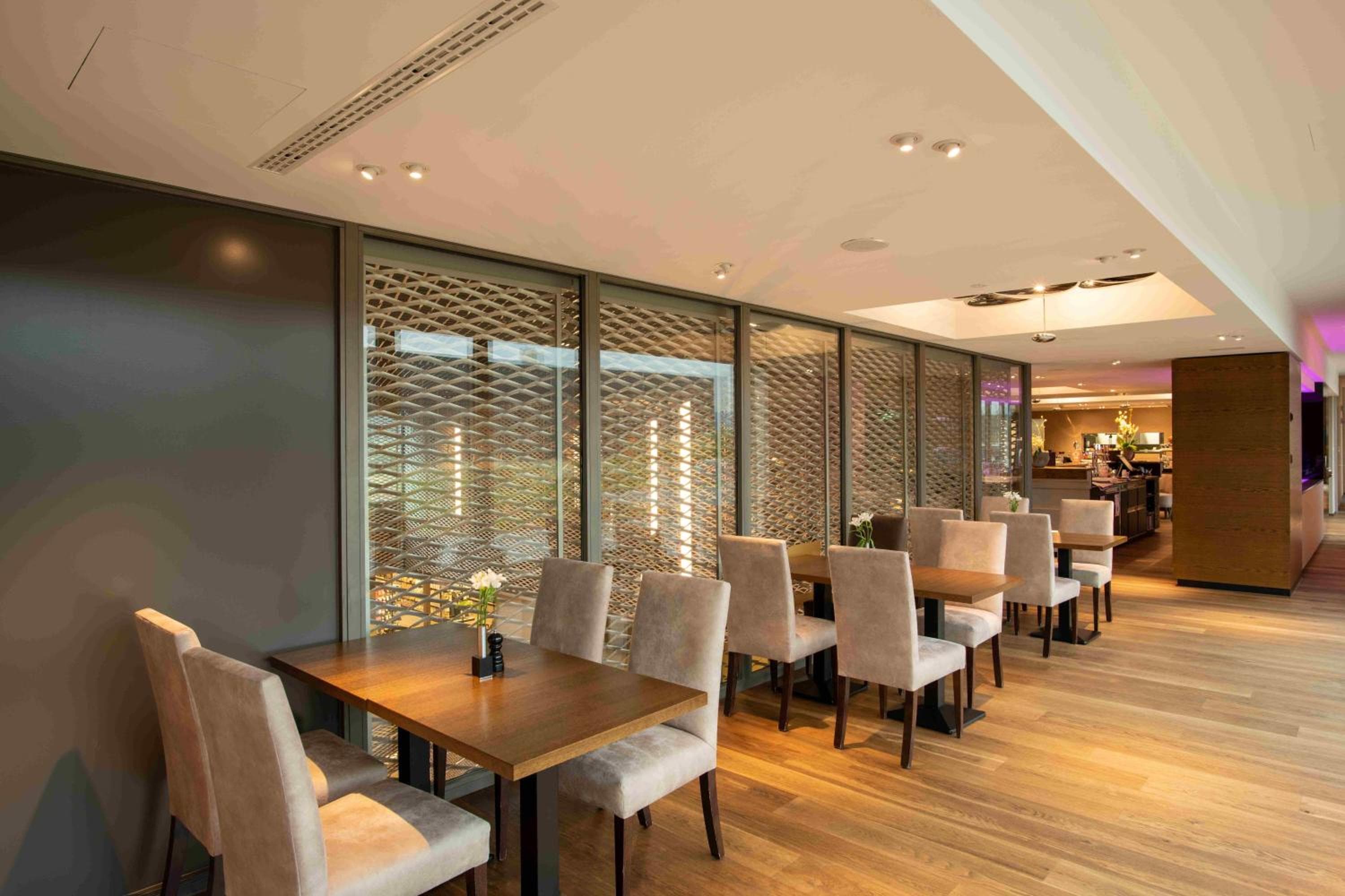 HOTEL illuster - Urban & Local