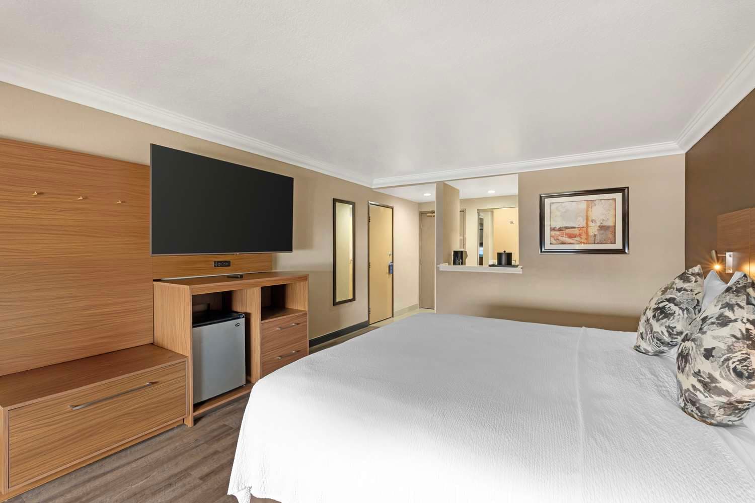 Best Western Plus Newport Mesa Inn