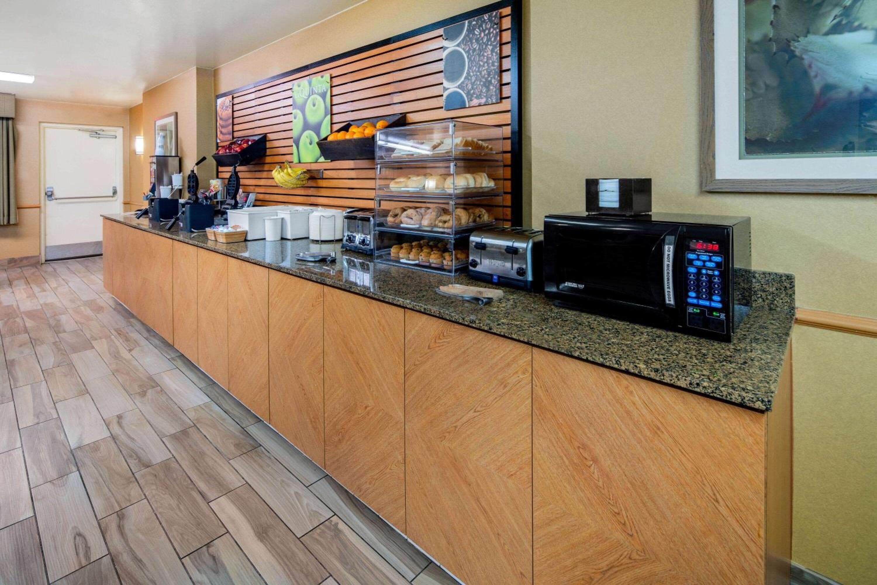La Quinta Inn & Suites by Wyndham Irvine Spectrum
