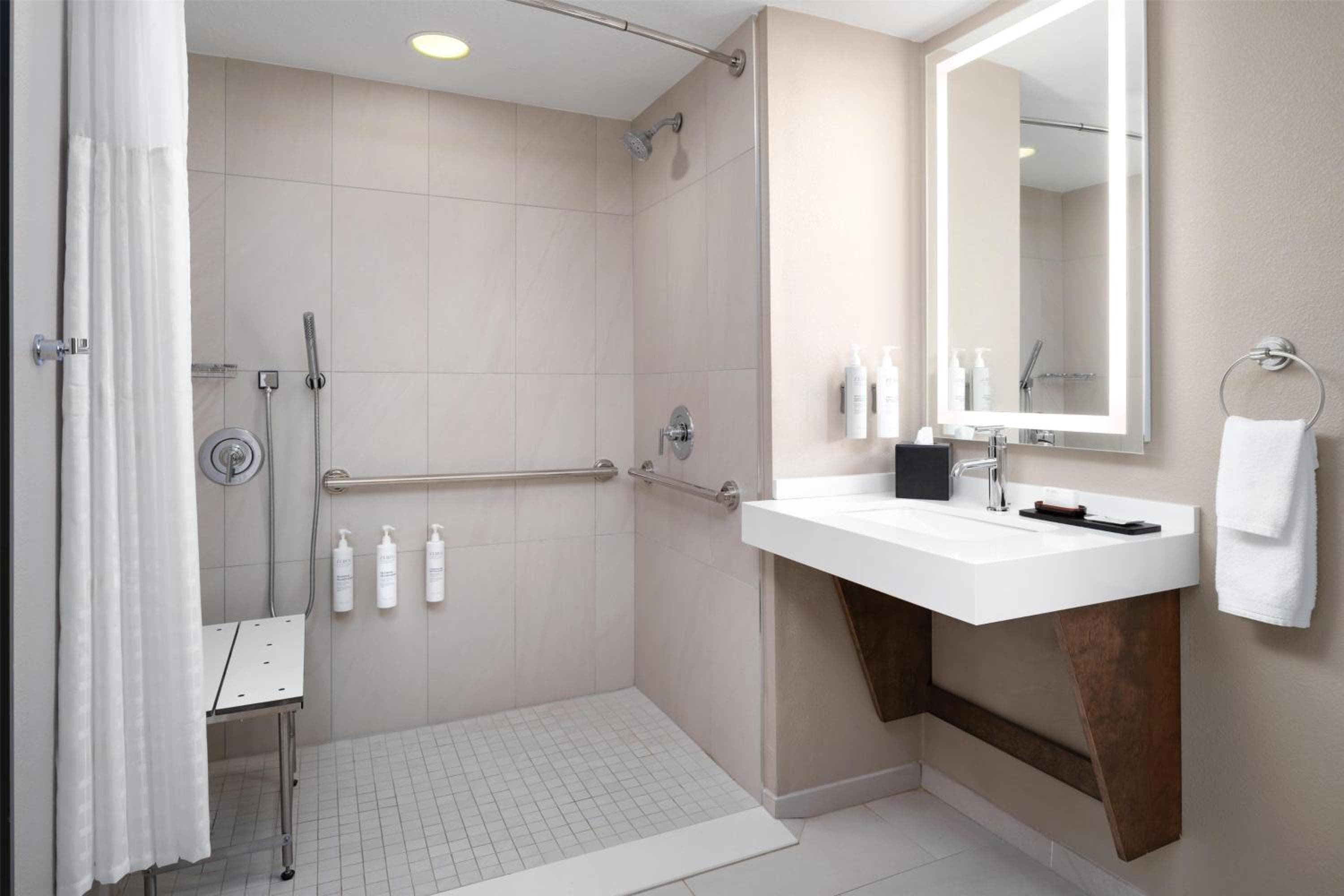 Embassy Suites by Hilton Charleston Airport Hotel & Convention Center