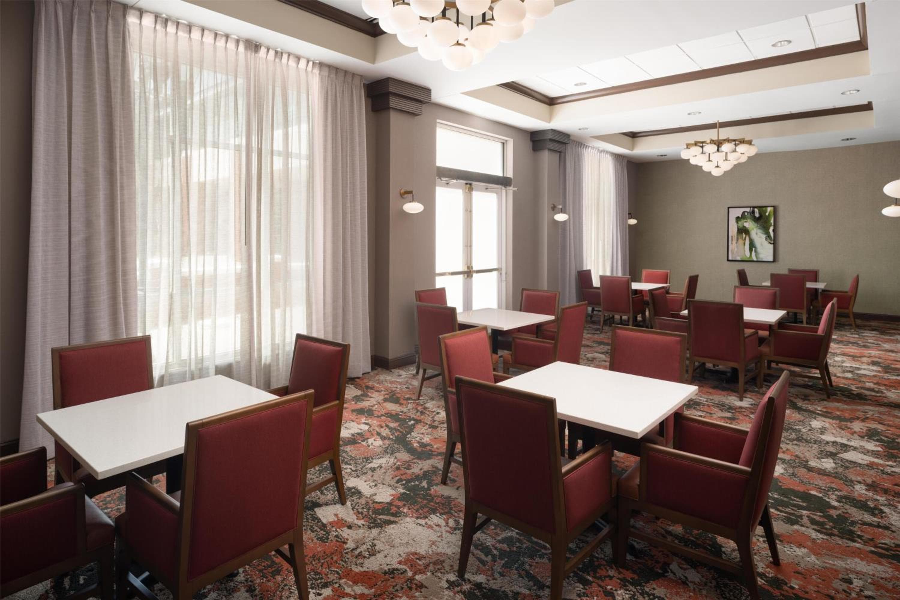 Embassy Suites by Hilton Charleston Airport Hotel & Convention Center