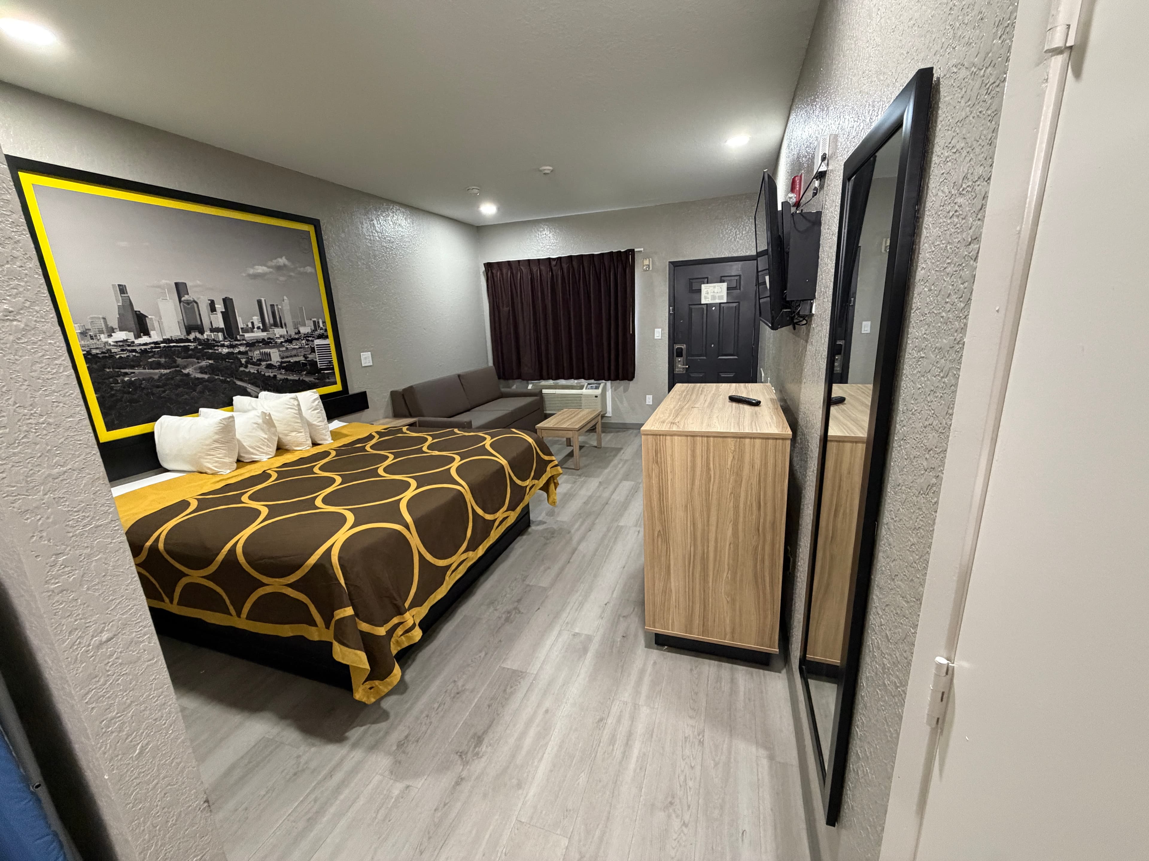 Super 8 by Wyndham Houston/Brookhollow NW