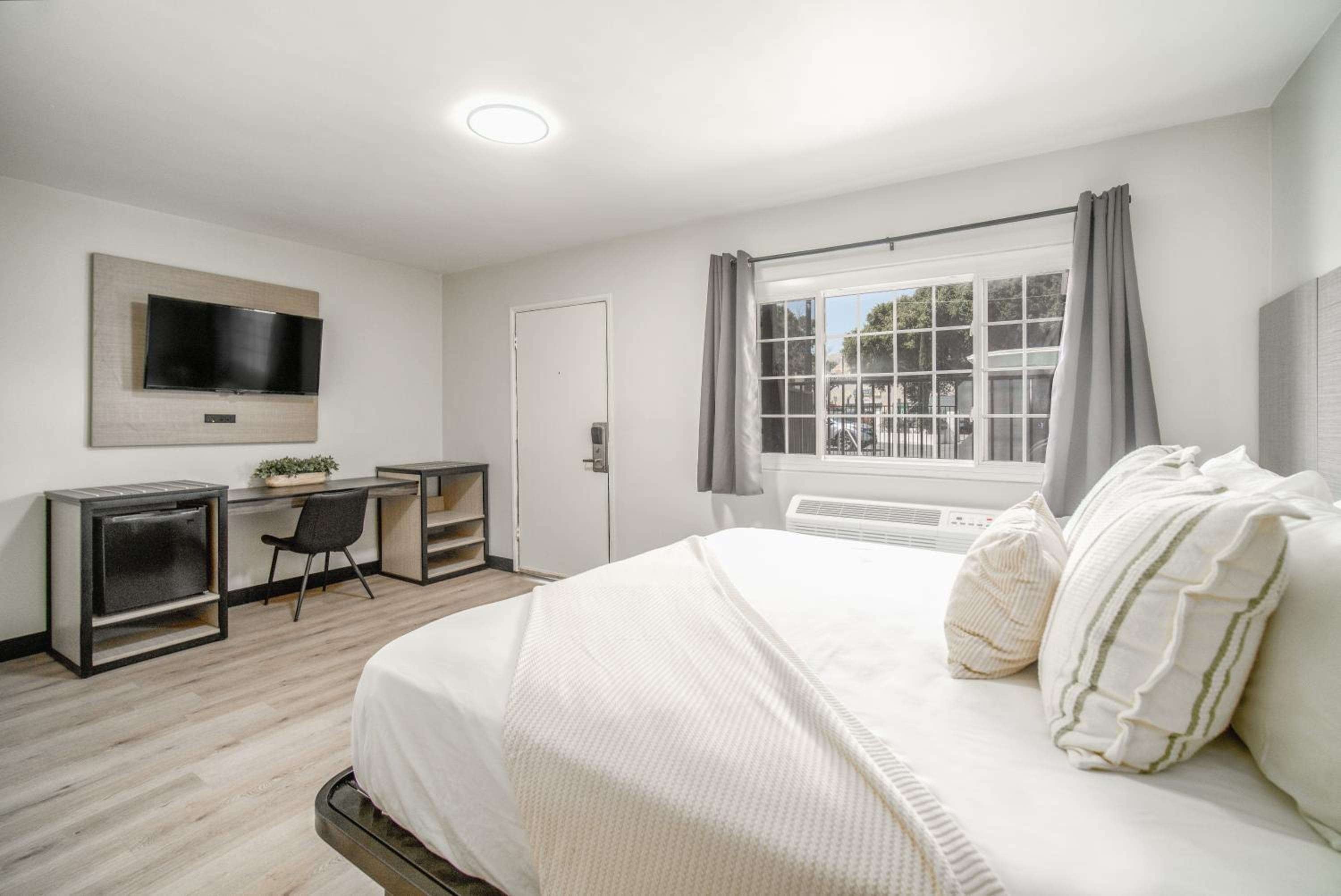 ERTH INN by AGA- San Ysidro