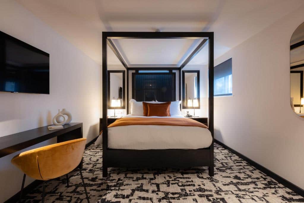 La Suite West