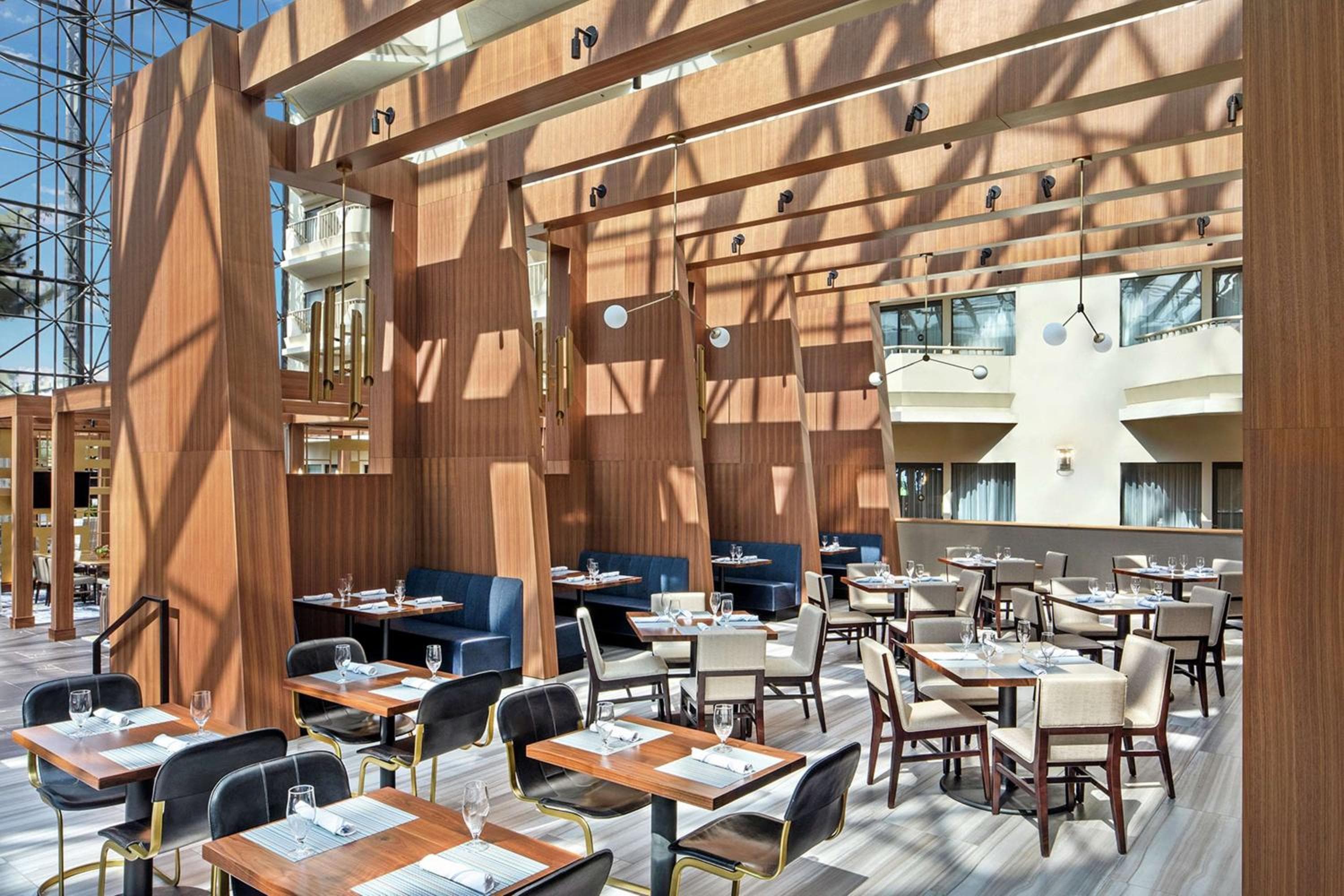 DoubleTree by Hilton Hotel Newark Airport